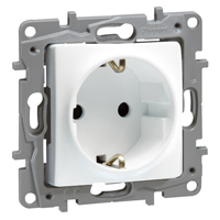 Վարդակ պաշտ․ Niloe 2b+3 16A սպիտակ Legrand